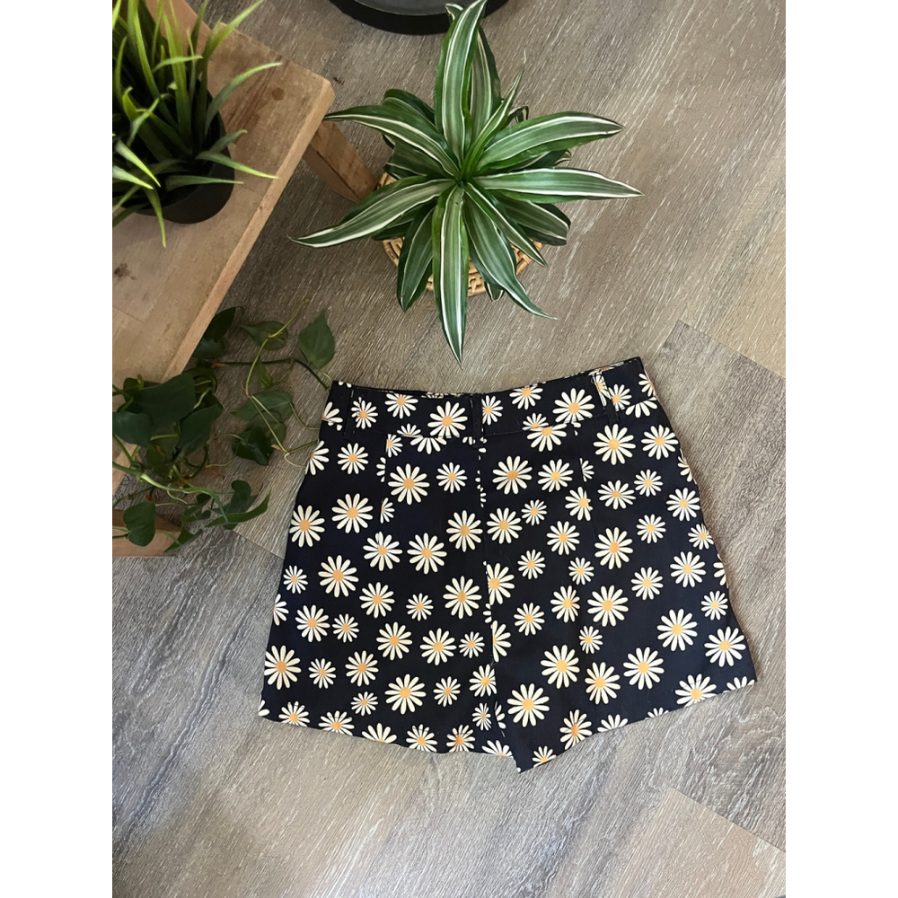Women's Unbranded High Waist Daisy Print Shorts Black White Size 28 - Picture 5 of 5